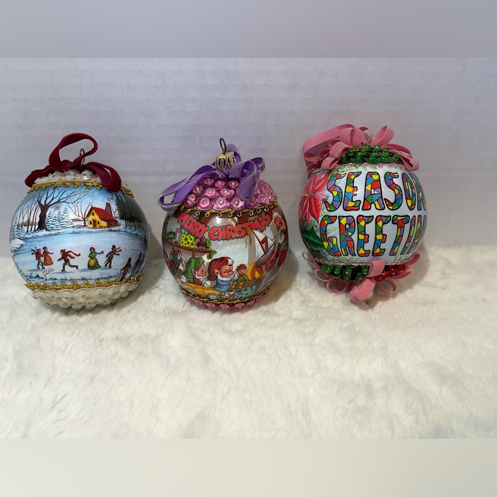 Lot of 9~ Vintage styrofoam hand beaded push pin Christmas ornaments - Picture 2 of 4
